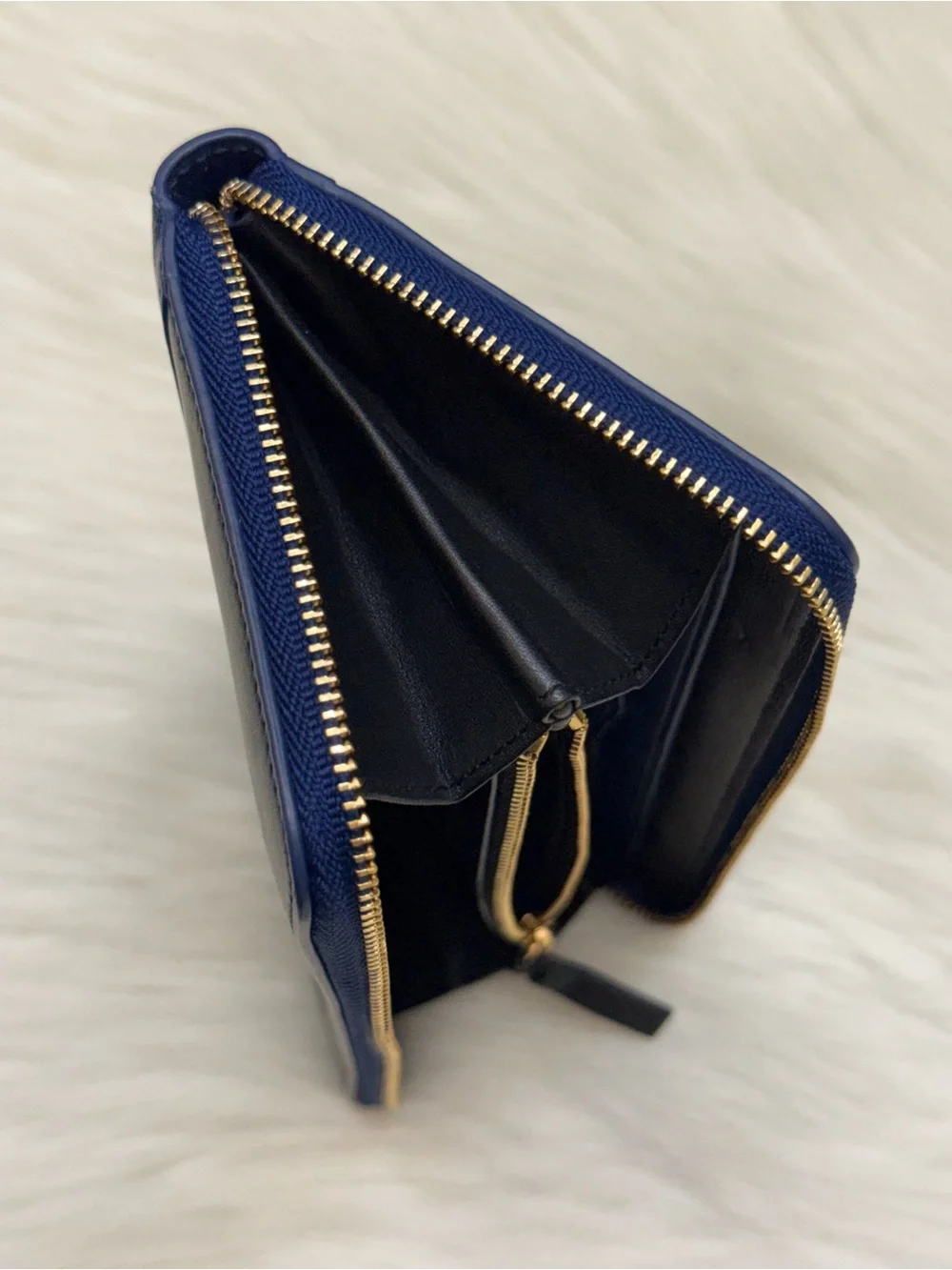 DIANE VON FURSTENBERG - BLACK BLUE SOFT ALL LEATHER ZIP AROUND LONG WALLET